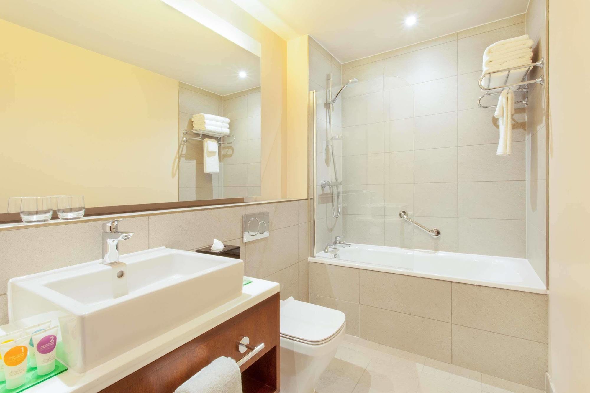Hyatt Place West London Hayes Kültér fotó