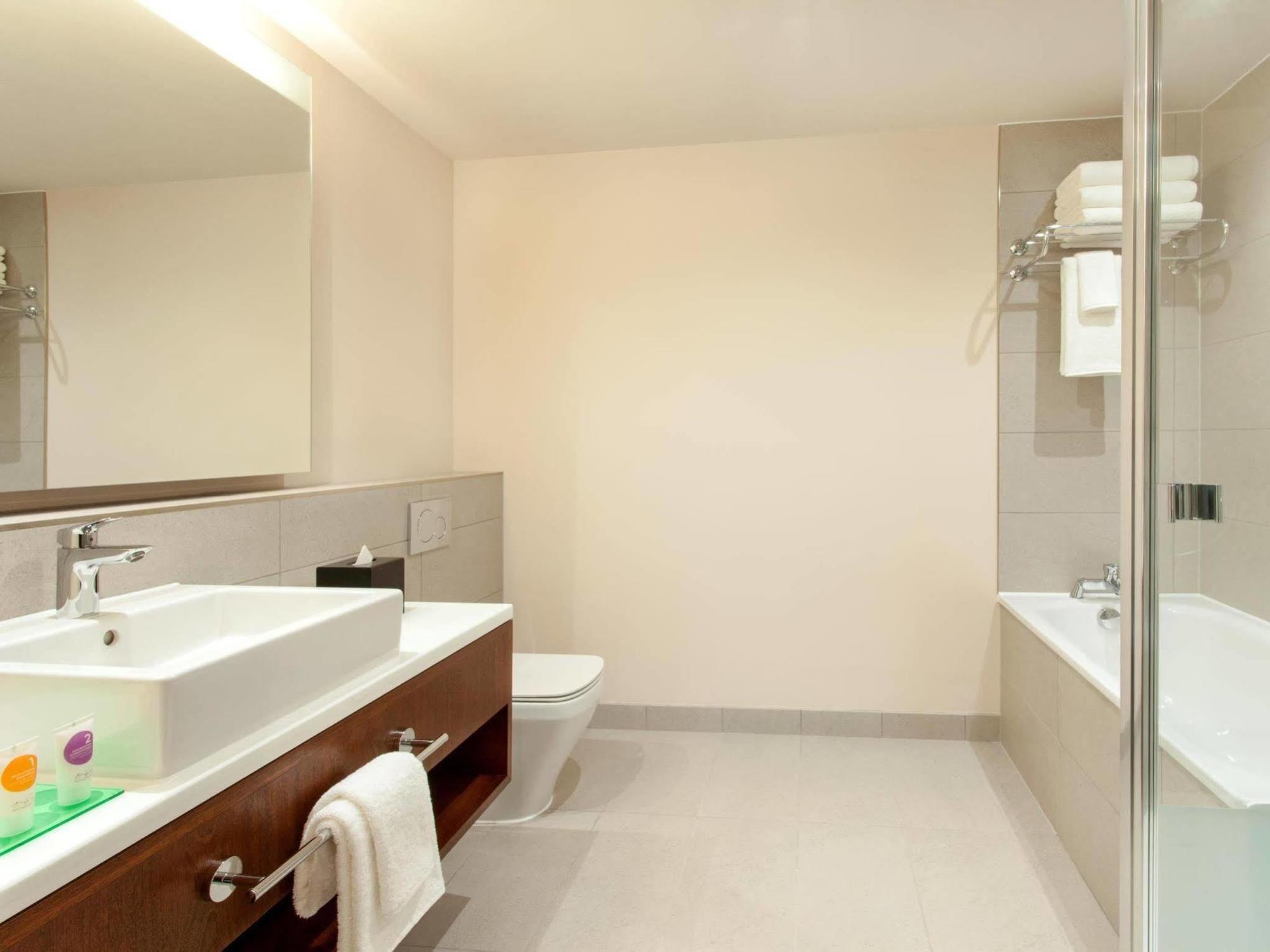Hyatt Place West London Hayes Kültér fotó